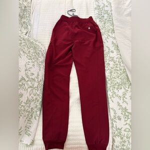 Fabletics maroon scrub jogger set XS/tall